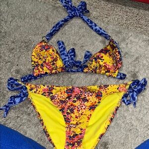 Floral Bikini Set w. Reversible top